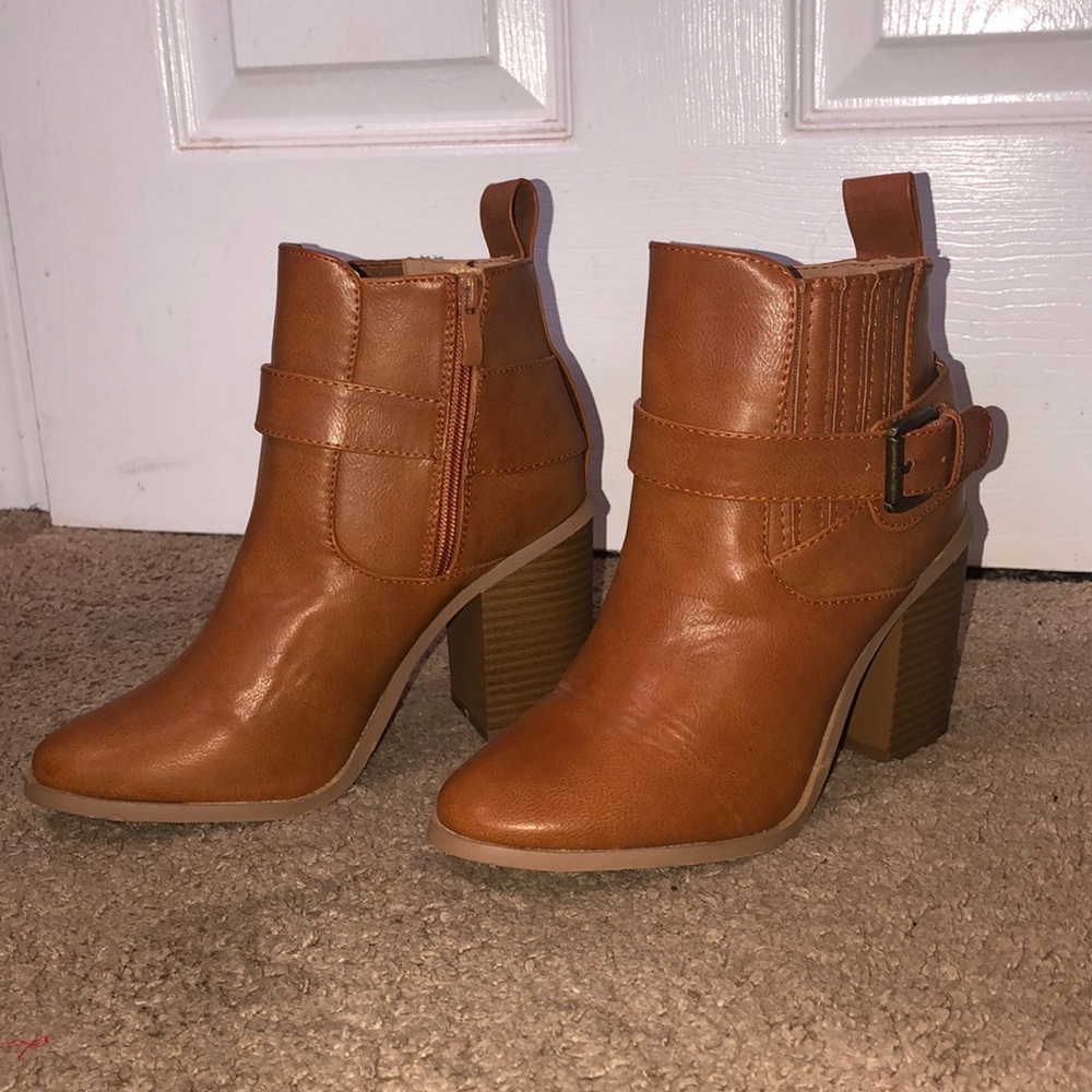 Tan Heeled Ankle Boots with Side Zipper